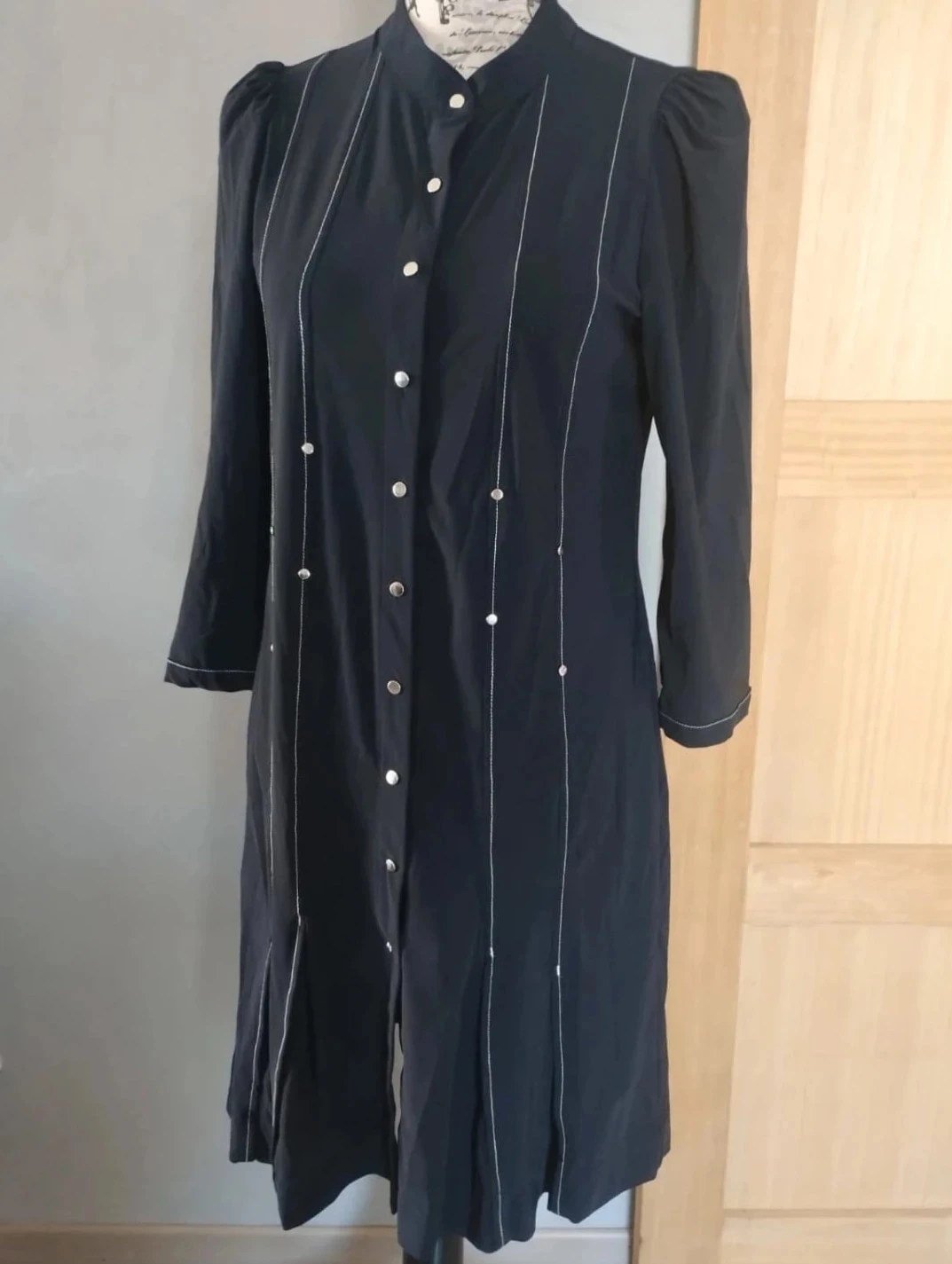 Longue robe bleu marine à pressions , Indies, T38